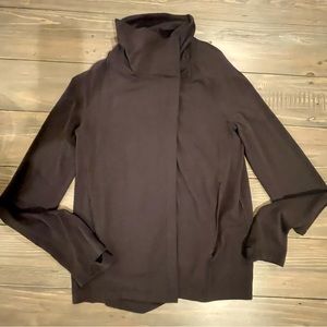 Ivivva by Lululemon! Size 10. Snap up top wrap. Excellent condition!